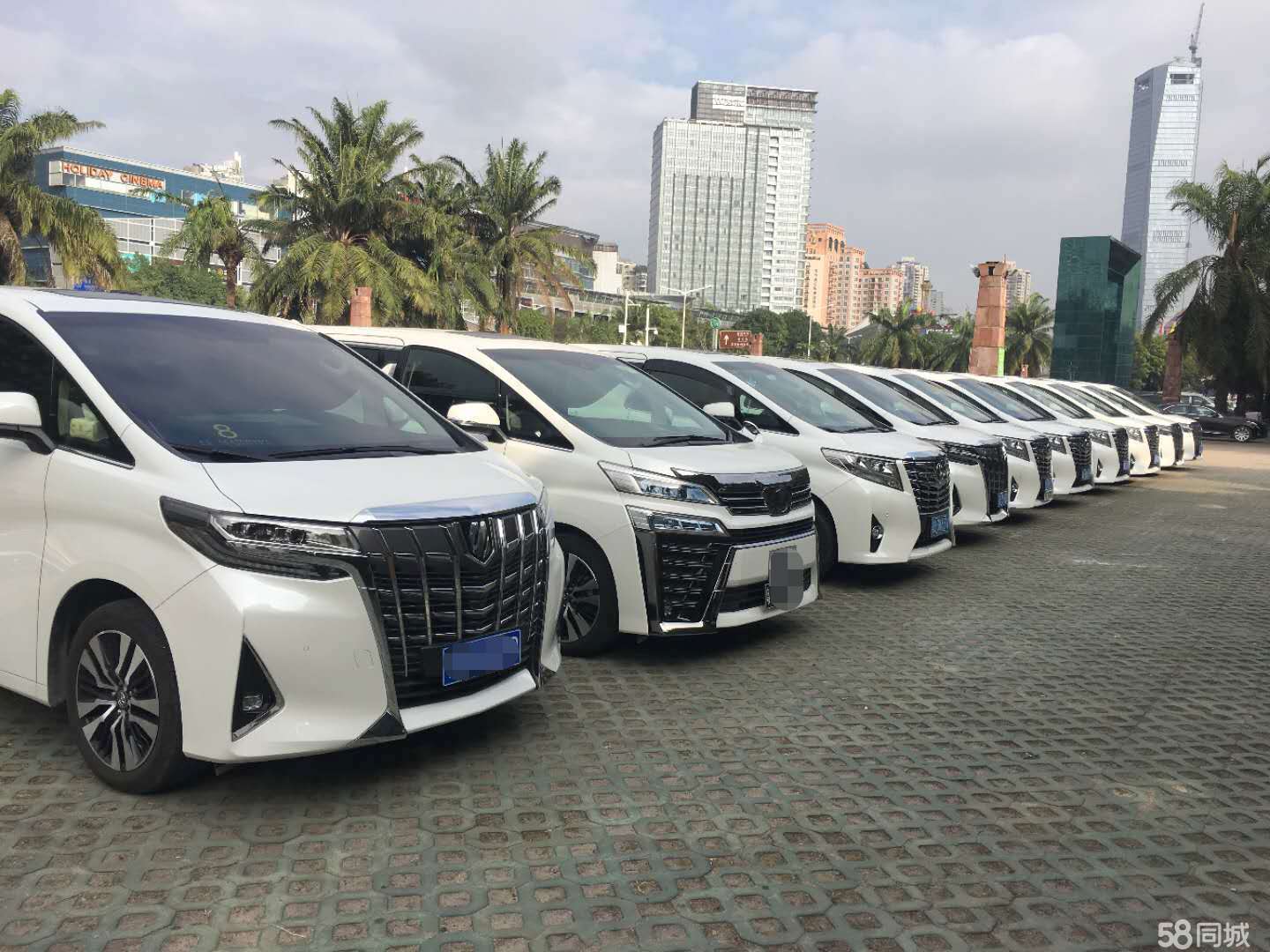 資深汽車租賃商劉經(jīng)理 三年商務(wù)車與豐田埃爾法高端出行服務(wù)的專業(yè)解析