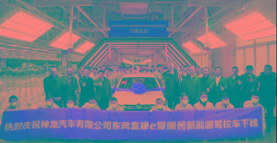 綠色出行新引擎 神龍公司首批800輛ES500新能源出租車交付成都市場(chǎng)